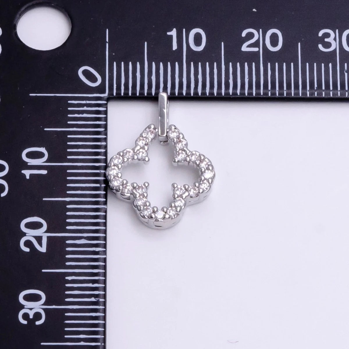 Clover pendant