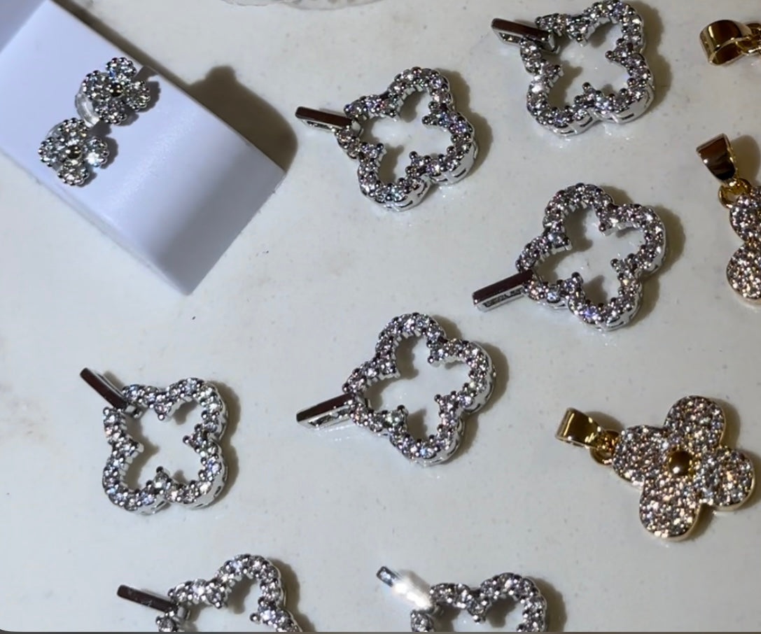 Clover pendant